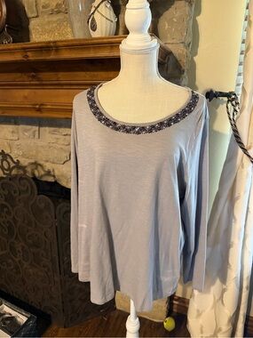 Embellished Scoop Neck Long-Sleeve Top - Light grey size 1x